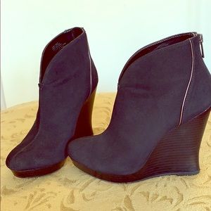 Jennifer Lopez black wedge booties